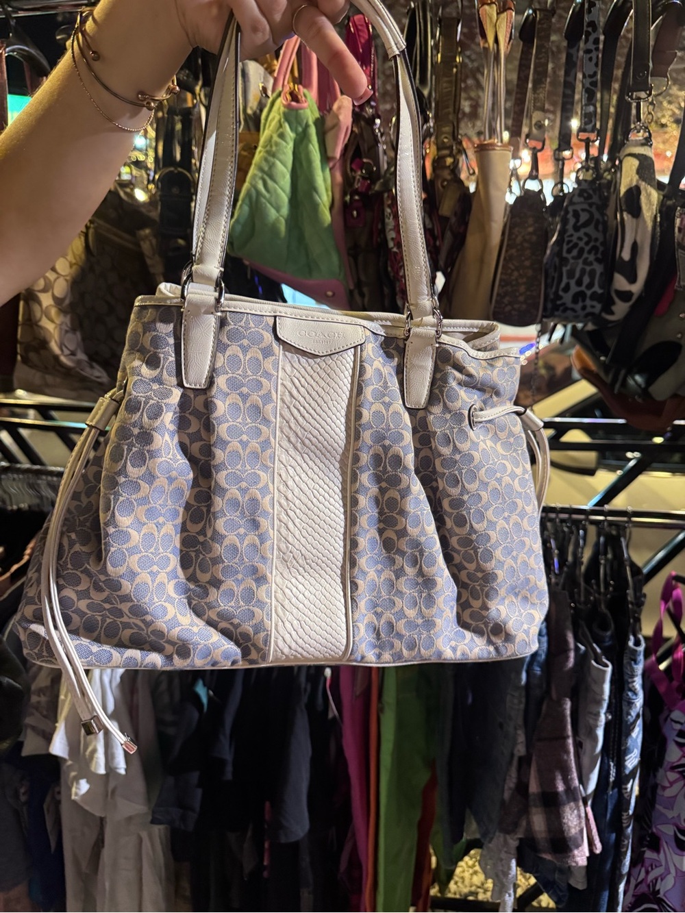 Coach Vintage Signature Stripe Blue/White Jacquard Shoulder purse🤍👜